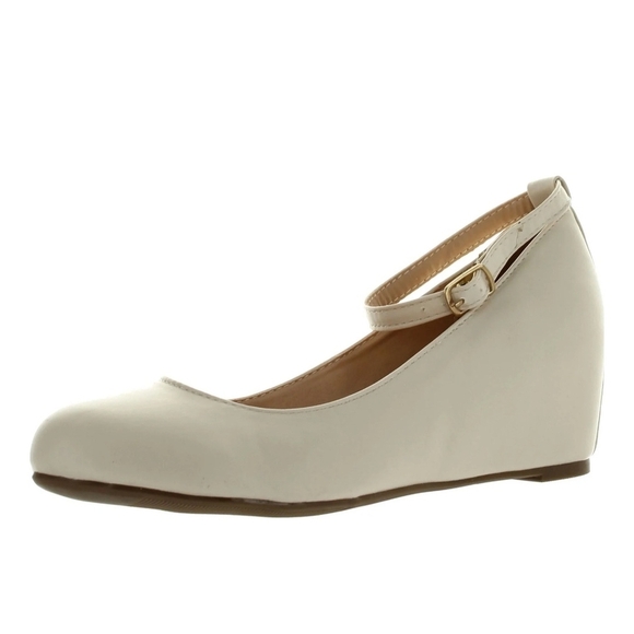 Chase + Chloe Elegant Cream Wedges - Picture 2 of 9